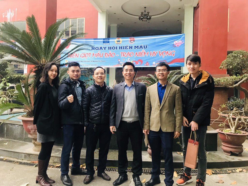 miraway tham gia hiến máu